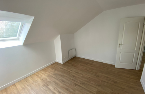 Réfection complète de 4 chambres: Enduits, peintures, électricité, menuiseries, sols.