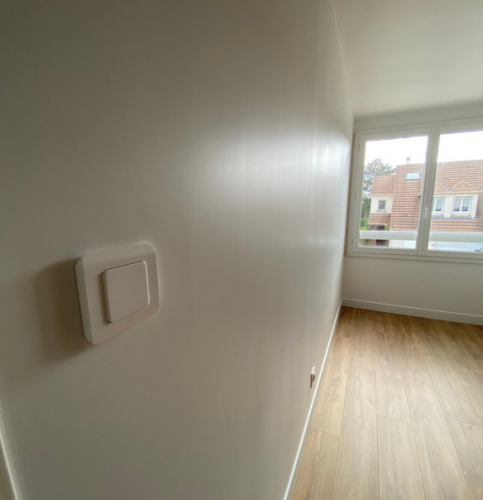 Réfection complète de 4 chambres: Enduits, peintures, électricité, menuiseries, sols.